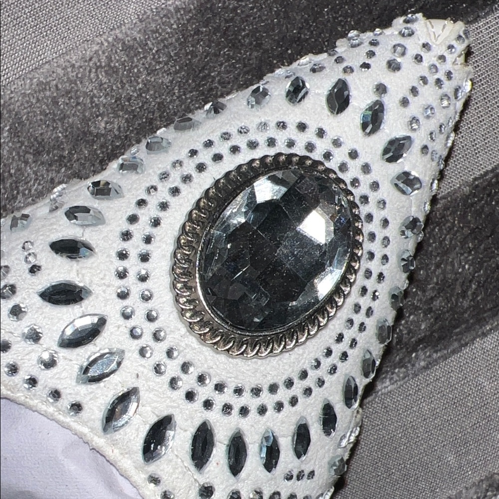 ✨ Royal Radiance Jeweled Stiletto Pumps ✨ - Picture 3 of 9